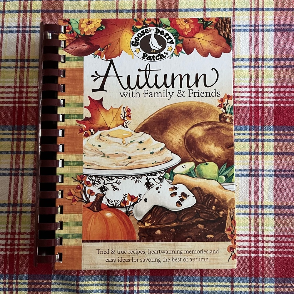 Gooseberry Patch Autumn with Family and Friends Cookbook